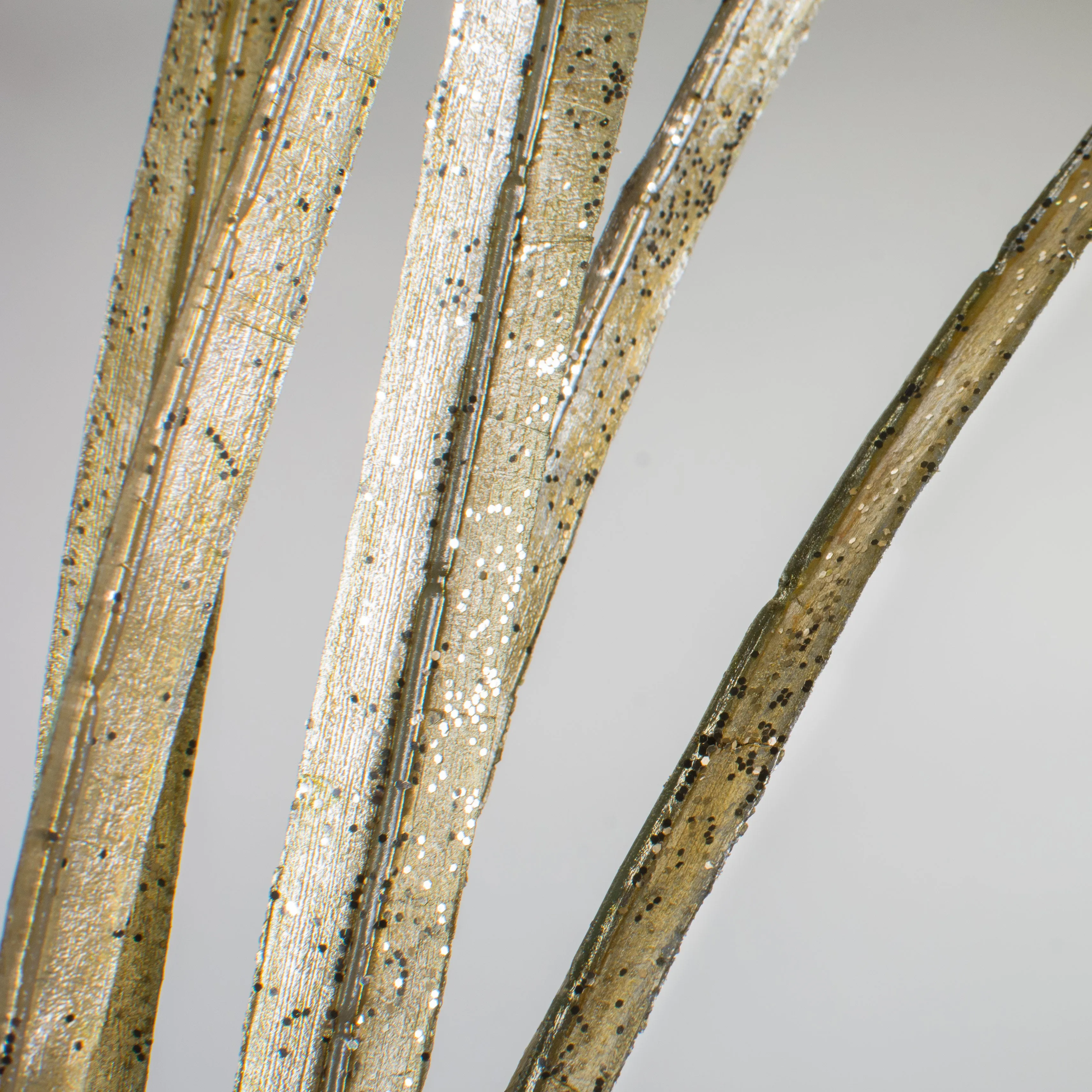 44" Blade Grass Spray: Platinum & Gold