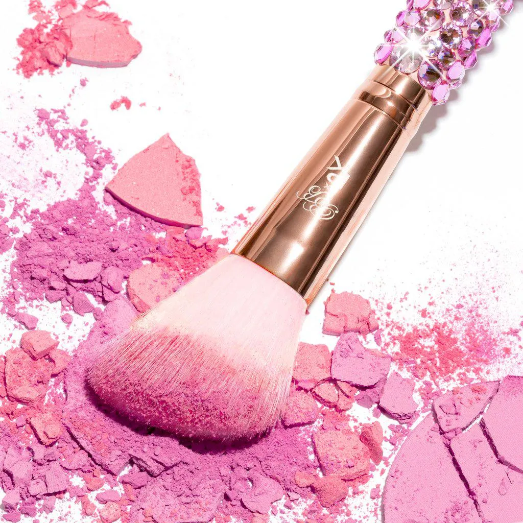 F24 - Angled Cheek Brush