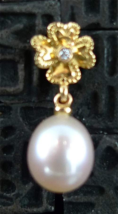 Jamie Wolf 18K Yellow Gold Clover Earring with Diamond Center and Pearl Drop